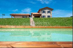 Exclusive villa with park and swimming pool