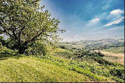 Elegant renovated farmhouse in Monforte d'Alba