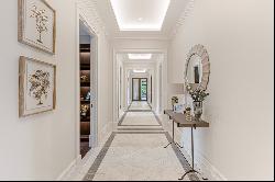 Stunning four-bedroom apartment in Knightsbridge Gate.