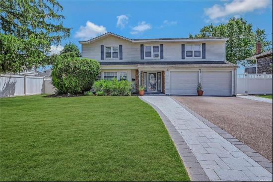 6 Gate Lane, West Islip, NY, 11795, USA