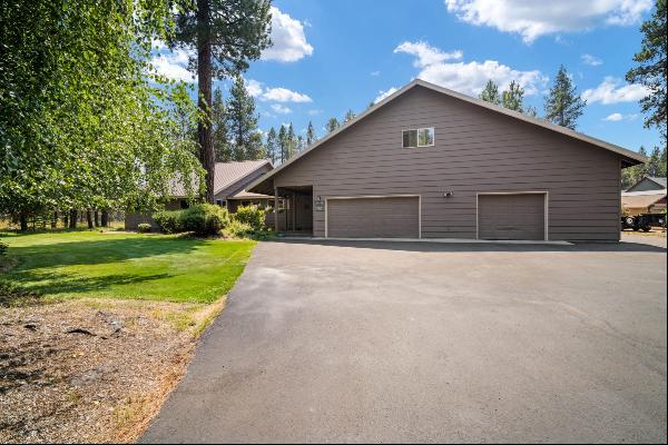 17153 Milky Way Bend, OR 97707