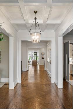 Resplendent Traditional-Style Home In Sought-After Ansley Park!