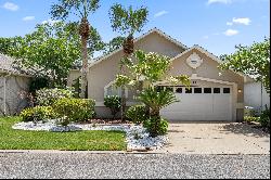 Golf Course Retreat With Screened Lanai Near Amenities