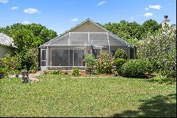 Golf Course Retreat With Screened Lanai Near Amenities