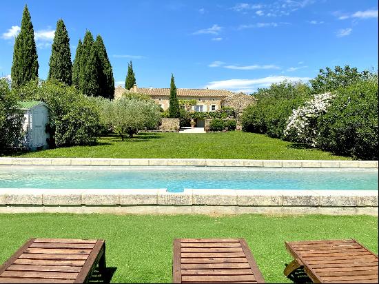  Uzes region: splendid mas dating from the 18th century in the countryside... stylish and 