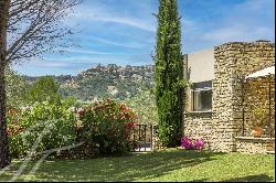 Gordes - Single-storey house overlooking the village of Gordes