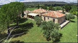 Gordes - Single-storey house overlooking the village of Gordes