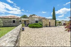 Gordes - Single-storey house overlooking the village of Gordes