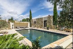 Gordes - Single-storey house overlooking the village of Gordes