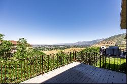 Upscale Townhome with Sweeping Valley and Mountain views