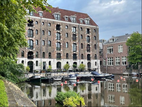 Apartment with 3 bedrooms and elevator close to Amsterdam city center!