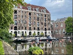 Apartment with 3 bedrooms and elevator close to Amsterdam city center!