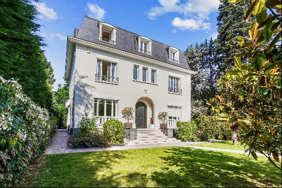 Beautiful 364m² Habitable House with Pool in the Heart of Parc de Sceaux