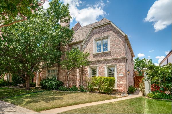 Four Bedrooms 4.5 baths 3 Living Areas