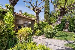 Near Uzès - Magnificent silkworm farm