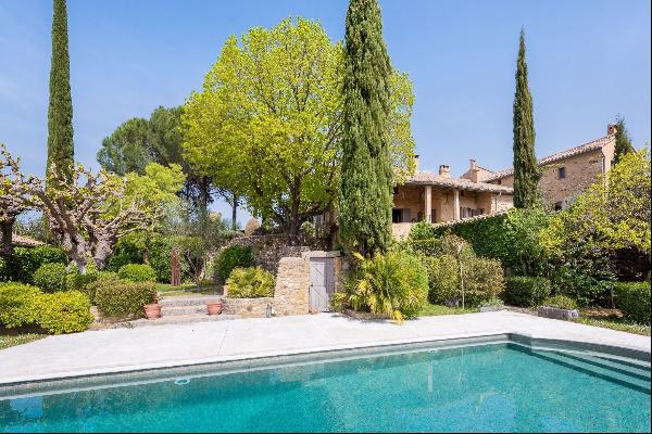 Near Uzès - Magnificent silkworm farm