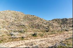 Panoramic Hilltop Retreat: 5 Acres of Hi-Desert Bliss