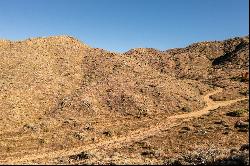 Panoramic Hilltop Retreat: 5 Acres of Hi-Desert Bliss