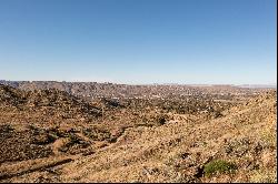 Panoramic Hilltop Retreat: 5 Acres of Hi-Desert Bliss