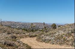 Panoramic Hilltop Retreat: 5 Acres of Hi-Desert Bliss