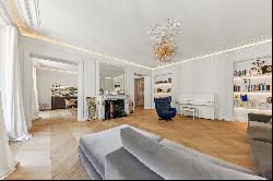 FOR SALE - Elegant apartment - 4 bedrooms - PLACE SAINT-GEORGES - 75009 PARIS