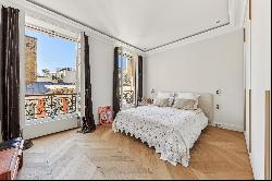 FOR SALE - Elegant apartment - 4 bedrooms - PLACE SAINT-GEORGES - 75009 PARIS