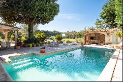 Ideally located 5 minutes from Saint-Remy-de-Provence