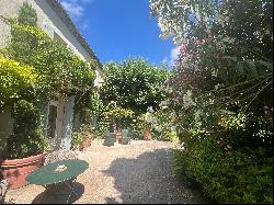 Ideally located 5 minutes from Saint-Rémy-de-Provence