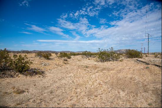 Secluded 2.5-Acre Desert Oasis in Joshua Tree's Sunfair Area