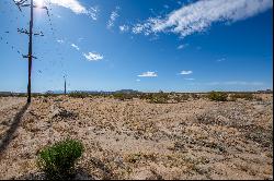 Secluded 2.5-Acre Desert Oasis in Joshua Tree's Sunfair Area