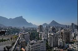 Stunning triplex penthouse with ocean and Lagoa views