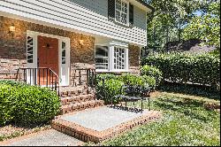 Beautiful Traditional in The Branches of Sandy Springs