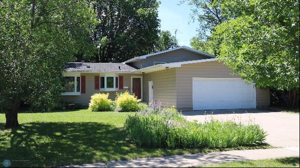 706 19th Avenue S, Fargo ND 58103