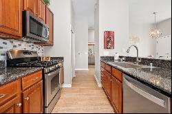 647 N Green Street #401, Chicago IL 60642