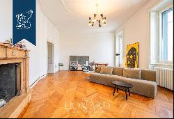 Huge flat with a cellar and a garage for sale in Milan's liveliest district