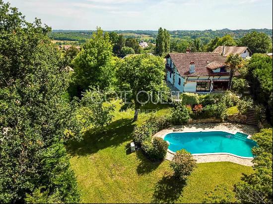 AHETZE - A 5-BED PROPERTY WITH A SWIMMING POOL