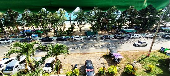 Condo in Rayong Beach Condotel with sea view and pool, very close to Mae Ramphueng Beach