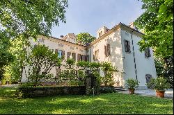 Apartment in period villa with terrace and swimming pool