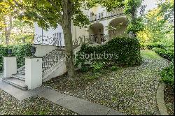 Apartment in period villa with terrace and swimming pool