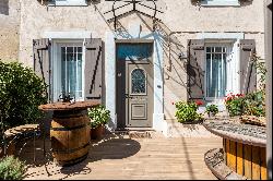 Character house with courtyard in the Massif de la Clape