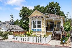 Charming Victorian Farmhouse in Downtown Saratoga