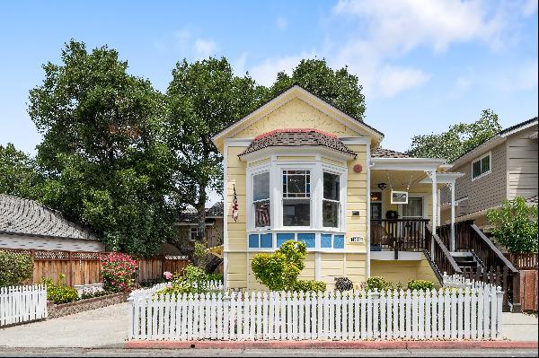 Charming Victorian Farmhouse in Downtown Saratoga