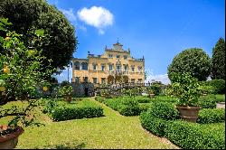 Villa Monna Lisa - Historic Mansion on the hills of Florence