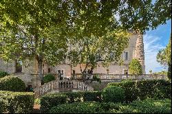 Uzes a 5 minutes - Chateau du 16ieme siecle - Axe Nimes et Avignon