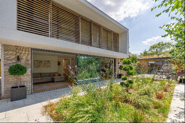 A striking contemporary family home designed by Suzanne Brewer architects, set in secluded