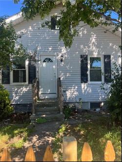 15 Bay Street, Tiverton RI 02878