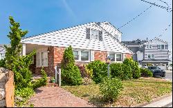 3 Dolphin Dr, Margate NJ 08402