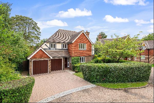 A detached five bedroom family home for sale within close proximity of Sevenoaks station.