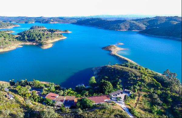 An excellent, private 5.75-hectare estate on the edge of Barragem Santa Clara, Beja.