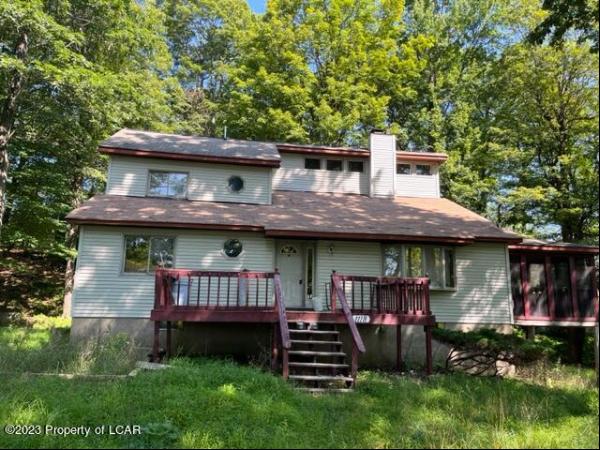 1118 Skyline Court, Canadensis PA 18325